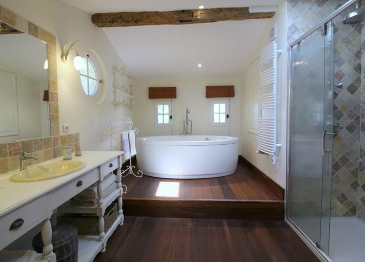 Chambre D'Hotes Spacieuse, Salle De Bain Privative Saint-Michel-de-Fronsac Luaran gambar